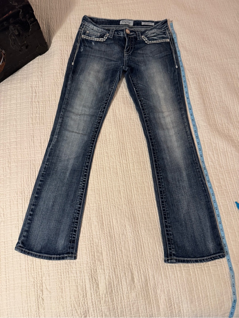 Daytrip Virgo Bootcut Jeans Women's Size 27R Distressed Frayed Heel Drag